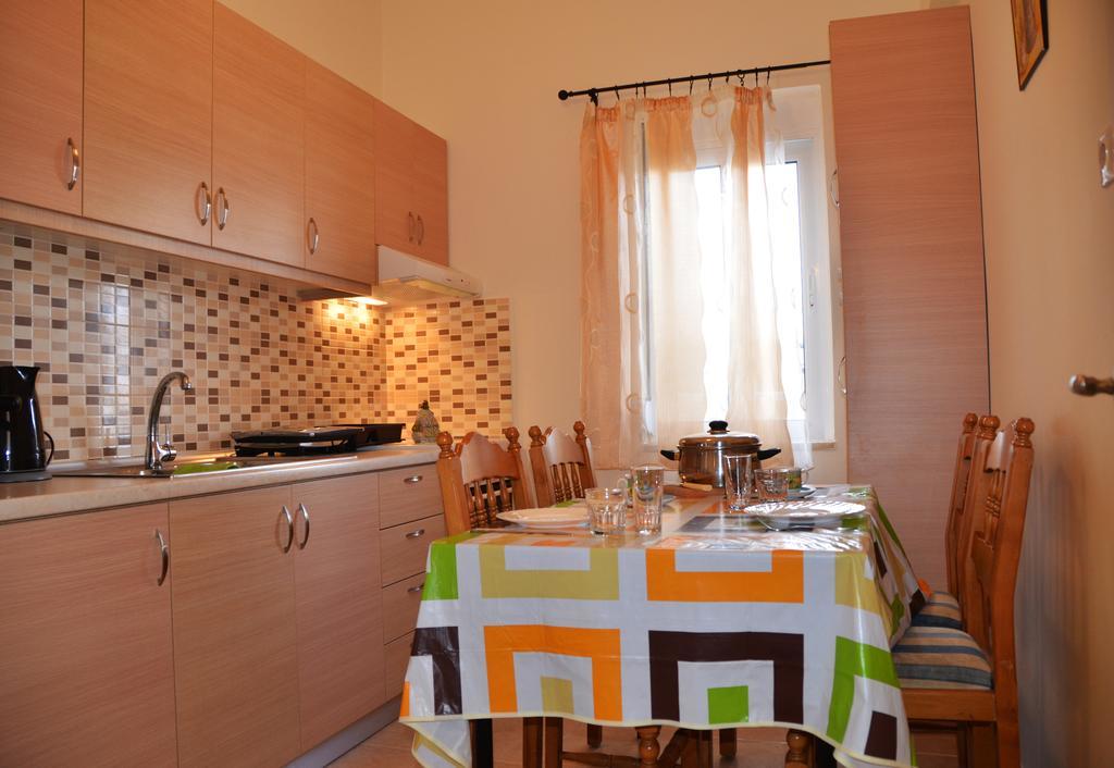 Georgias Apartments Charaki Exterior foto