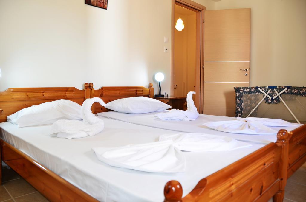 Georgias Apartments Charaki Quarto foto