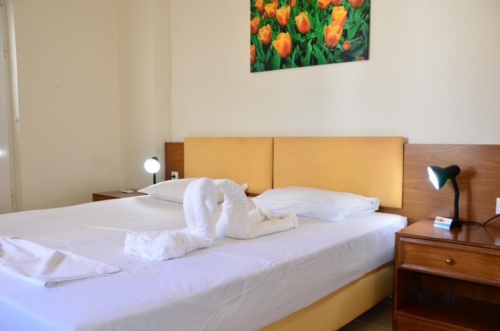 Georgias Apartments Charaki Quarto foto